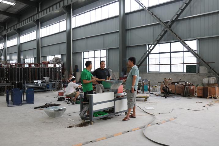 河南客戶來廠考察，當即簽下訂單